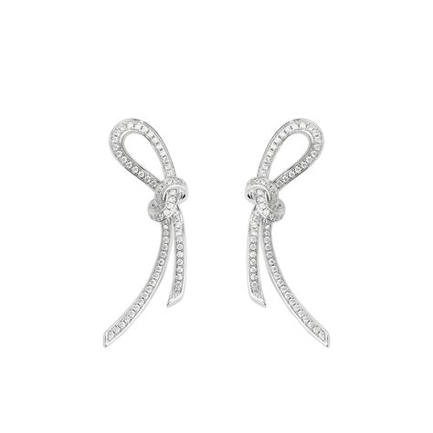 These earrings feature a knot designed in the form of a ribbon, crafted with sterling silver. The delicate and elegant design of each earring showcases the artistry and craftsmanship involved in its creation. The silky smooth texture of the ribbon adds a touch of sophistication to any outfit, making it a versatile accessory for both casual and formal occasions. These earrings are a perfect choice for those who appreciate timeless elegance and desire to make a fashion statement.Carat Weight: 1.31 Ribbon Knot, Silver Earrings Online, Ribbon Earrings, Ribbon Jewelry, Jewellery Sketches, Jewelry Website, Knot Design, Outfit Making, Emerald Jewelry