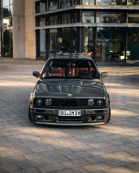 E30 Bmw M3, E 30 Bmw, Black Bmw Wallpapers, Bmw Couple, Bmw Rr1000, Bmw E30 325, Bmw E30 Coupe, Jetta A4, E30 Bmw