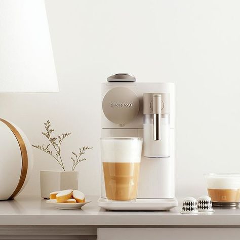 Breville Bambino, Lattissima One, Nespresso Lattissima, Capsule Coffee, Modern Minimalist Kitchen, Capsule Coffee Machine, Cool Kids Rooms, Best Espresso Machine, Best Espresso