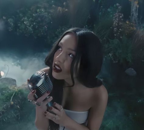 Olivia Rodrigo Vampire Music Video, Vampire Music Video, Vampire Olivia Rodrigo, Vampire Song, Olivia Rodrigo Vampire, Vampire Music, Olivia Lyrics, Marketing Project, Music Express