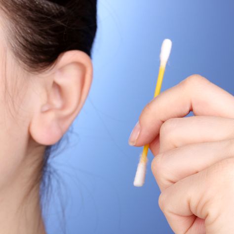 What experts say you should (and shouldn’t) do to keep your ears safe and healthy. Ear Wax Candle, Ear Wax Buildup, Ear Candling, Cleaning Your Ears, Natural Beauty Remedies, Ear Drops, Health Plus, Dry Skin Remedies, Blemish Remover