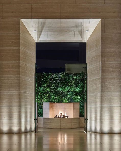 West Hollywood Edition Hotel by John Pawson opens in Los Angeles Hotel Interior Bedroom, Ian Schrager, Boutique Hotels Interiors, Luxury Hotels Interior, California Luxury, Hotel Los Angeles, Edition Hotel, Public Hotel, John Pawson