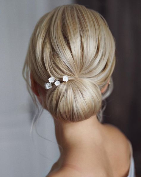 Classic Wedding Hairstyles, Bride Hairstyles Updo, Classic Wedding Hair, Wedding Bun Hairstyles, Wedding Hair Up, Bridal Hair Inspiration, Simple Wedding Hairstyles, Bridal Hair Updo, Trendy Wedding Hairstyles