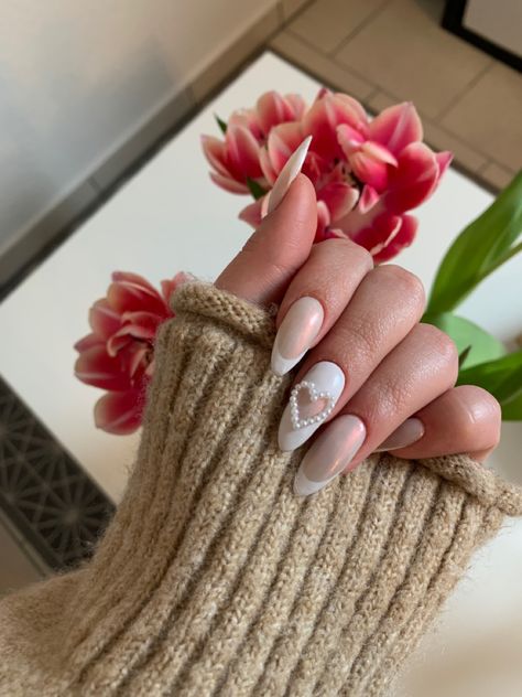 White Nails With Pearl Heart, Pearl Heart Nails, Nails With White French, Pearly Nails, Paw Nails, Nails With White, White French Nails, Black White Nails, 2024 Nails