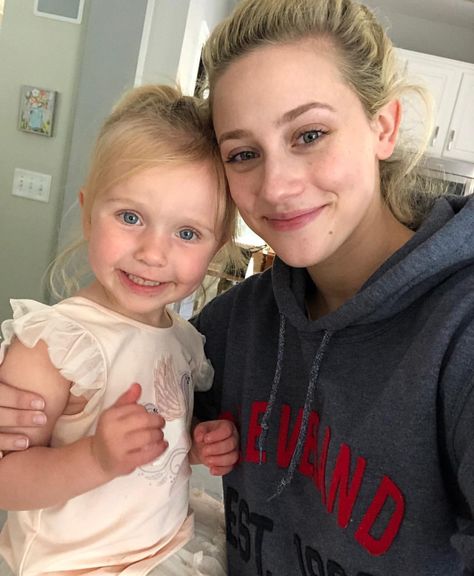 #lilireinhart Pics Edit, Jennifer Aniston Videos, Victoria James, Betty Cooper Riverdale, Lili Reinhart And Cole Sprouse, Deni Denials, Riverdale Betty, Women Looking For Men, Video Call With Boyfriend Screen Photo