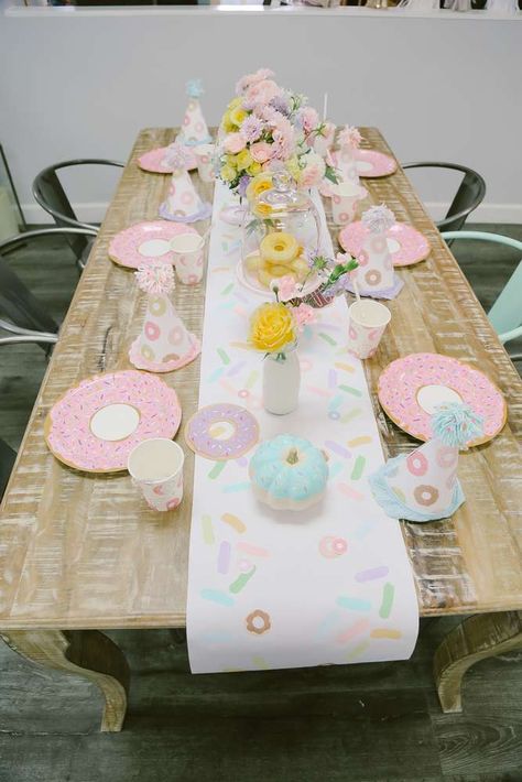 Donuts with Abby | CatchMyParty.com Coffee And Donuts Birthday Party, Donut Grow Up Centerpieces, Donut Centerpiece Ideas, Donut Party Centerpieces, Donut Desserts, Donut Theme Birthday Party, Bakery Party, Donuts Birthday, Donut Theme Party