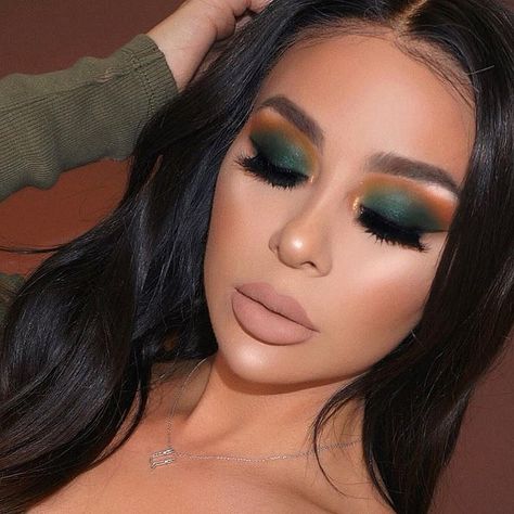 Natasha Denona Beauty on Instagram: “Eye fantasy ✰✰ Divine eye look created with ND’s new & limited edition METROPOLIS EYESHADOW PALETTE by @vanitymakeup #natashadenona…” Dark Green Eyeshadow Looks, Green And Black Eyeshadow, Dark Green Eyeshadow, Makeup Green Eyeshadow, Green Eyeshadow Looks, Baby Shower Makeup, Shower Makeup, Green Eyeshadow Look, Euphoria Makeup