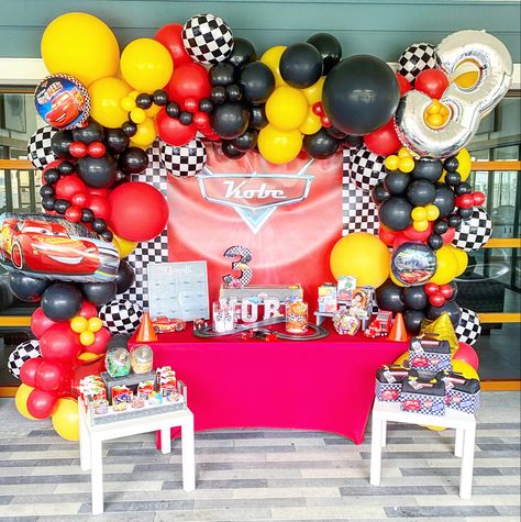 Cars Theme Balloon Garland, Cars Balloon Decorations, Mcqueen Birthday Party Decoration Diy, Birthday Cars Theme Ideas, Cars Themed Balloon Arch, Lightning Mcqueen Balloon Garland, Disney Cars Balloon Arch, Disney Cars Balloon Garland, Cars Balloon Garland