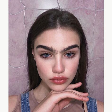 Eyebrow Goals, Instagram Eyebrows, Eyebrows Goals, Eyebrow Trends, Full Eyebrows, Eyelash Primer, Beautiful Eyebrows, Thick Brows, Thick Eyebrows