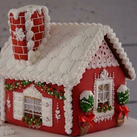 White Gingerbread House, White Gingerbread, Gingerbread Inspiration, Gingerbread House Ideas, Ginger Bread House Diy, Ginger House, Gingerbread House Designs, Gingerbread House Cookies, Gingerbread Diy