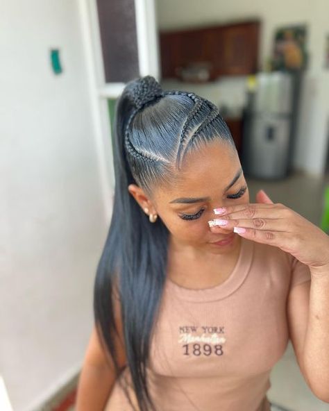 Trenzas Soriany on Instagram Ladies Ponytail Hairstyles, Updo Ponytail With Braid, Feeder Ponytail Braids, High Ponytail Braid Hairstyles, Ponytail Hairstyles White Women, Ponytail Gel Hairstyles, Latest Packing Gel Hairstyle, Pondo Hairstyles, Pony Tailed Hairstyle