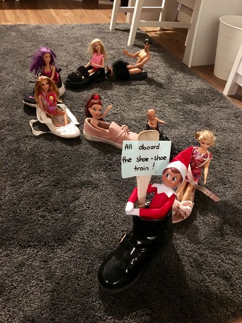 Shoe shoe train Elf Shoe Shoe Train, Elf On The Shelf Shoe Train, Elf On The Shelf Train Ideas, Elf On The Shelf Train, Elf Sprinkles, Elf Tricks, Elf Is Back Ideas, Diy Christmas Home Decor, Best Decor Ideas