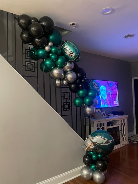 Philadelphia Eagles Birthday Party Ideas, Nfl Eagles, Decor Balloons, Football Themes, Balloon Decor, Philadelphia Eagles, Balloon Garland, Balloon Decorations, Eagles