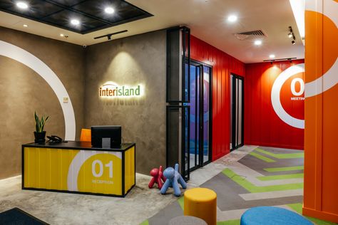 Interisland Manpower Offices - Kuala Lumpur Office Colorful Design, Elegant Office Desk, Design Reception Desk, Office Desk Furniture, Industrial Interior Office, Open Office Layout, Reception Area Design, Creative Office Decor, Furniture 2023