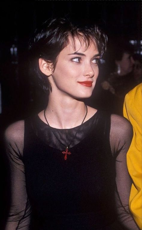 winona ryder 90s 80s Winona Ryder, Short Hair, A Woman, Lips, Hairstyles, Red, Hair, Black