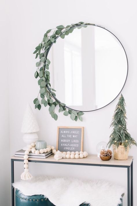 You have pine garlands, wreaths, and well, basically everything else. So why not sprinkle in another type of evergreen: eucalyptus? Click through to see more of the best Christmas decorating ideas! #holidaydecorations #christmasdecorations #christmasdecoratingideasdiy #christmasdecordiy Christmas Decorations Crafts, Film Decor, Crafts To Try, Bohemian Christmas, Minimal Christmas, Christmas Decoration Ideas, Simple Christmas Decor, Diy Christmas Decorations, Christmas Decorations Living Room