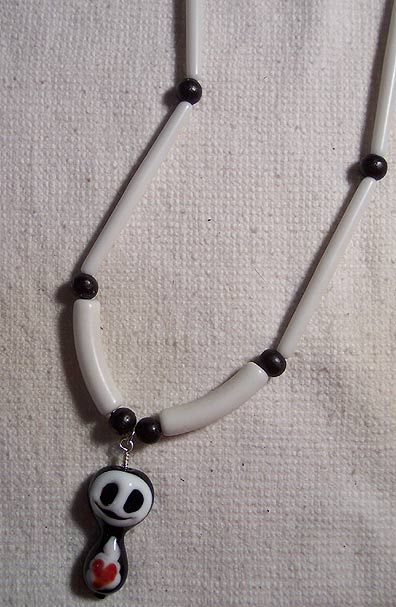 Halloween Inspiration: Skully Necklace Jewelry making jewellery tutorial craft diy Jewellery Tutorial, Diy Costume, Making Jewellery, Make Your Own Jewelry, Halloween Inspiration, A Necklace, Craft Diy, Diy Halloween, Craft Tutorials