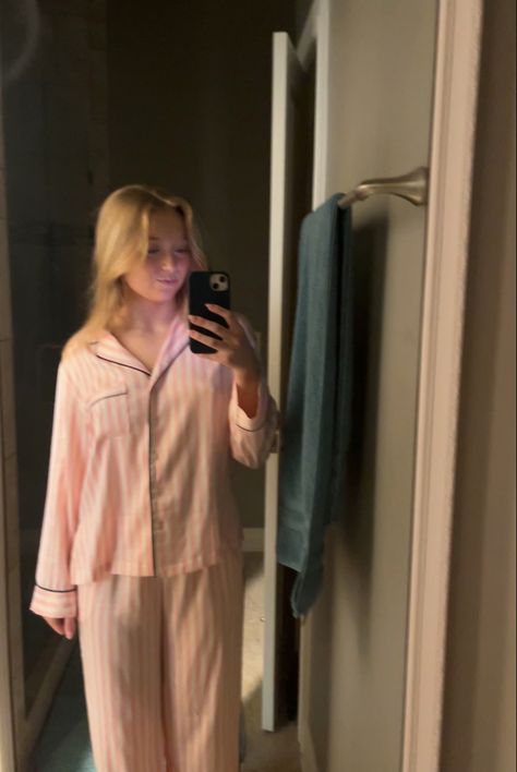 Victoria secret pajamas, silk pajama set, selfcare aesthetic, home night, selfcare night, everything shower Victoria Secrets Pyjama, Victoria Secret Pajamas Silk, Victoria Secret Pajamas Aesthetic, Pyjama Set Aesthetic, Silk Pjs Aesthetic, Aesthetic Nightwear, Piyama Aesthetic, Night Sleep Outfit, Silk Pajamas Aesthetic