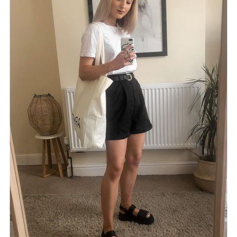 Emily Claire (@bxwie) • Instagram photos and videos Black High Waisted Shorts Outfit, Black Shorts Outfit Summer, Cotton Shorts Outfit, Tailored Shorts Outfit, Black Shorts Outfit, High Waisted Shorts Outfit, Dress Shorts Outfit, Legs Outfit, Shorts Outfits Women