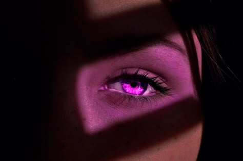 Glimmer Aesthetic She Ra, Magenta Eyes Aesthetic, Pink Iris Eye, Pink Eye Aesthetic, Vampire Features, Pink Eyes Aesthetic, Glowing Pink Eyes, Glowing Purple Eyes, Pink Eye Color