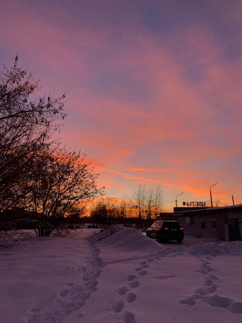 Winter Sunset Aesthetic, Dopamine Boost, Christmas Sunset, Winter Sunsets, Insta Board, Winter Town, Geeky Art, Winter Sunset, Sunset Aesthetic