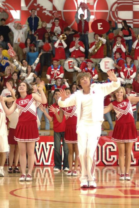 High School Musical Costumes, Disney Board Games, Highschool Musical, Disney Original Movies, High School Musical Cast, Teenage Parties, Wildcats High School Musical, High School Musical 3, Disney High Schools