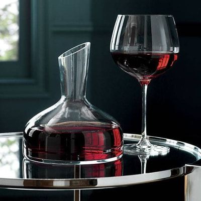 Red Wine Decanter, Barolo Wine, Wine Knowledge, Wine Carafe, Red Wine Glasses, Types Of Wine, Wine Clubs, Wine Enthusiast, Italian Wine