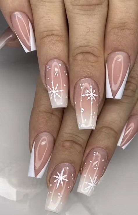 Gliterry Nails Design French Tip, French Winter Nail Designs, Nail Inspo Acrylic Winter, Ballerina Christmas Nails, Short Squoval Christmas Nails, Christmas Ballerina Nails, Ballerina Nails Christmas, Nails December Winter, Simple Nail Designs Christmas