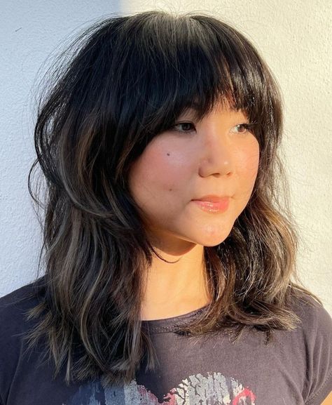 Midi Cut with Chin-Length Layers for Chubby Faces Haircuts Chubby Face, Shag With Round Face, Japanese Haircut Round Faces, Shag Haircut On Round Face, Wolfcut For Round Face Shape, Round Face Bangs Medium Hair, Soft Mullet Round Face, Hush Cut For Round Face, Plus Size Wolf Cut