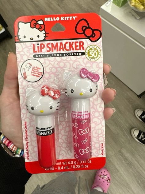 Hello Kitty Lip Smacker, Perpel Wallpapers, Sanrio Products, Hello Kitty Book, Hello Kitty Gifts, Walpaper Hello Kitty, Hello Kitty Makeup, Kitty Clothes, Hello Kitty Clothes