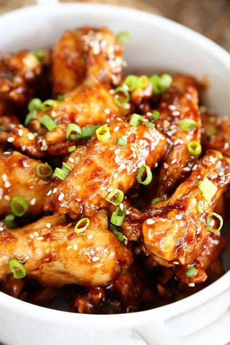 Wings Asian Sticky Wings, Crunchy Wings, Wing Sauce Recipe, Wing Board, Garlic Chili Sauce, Sticky Wings, Wing Sauce Recipes, Asian Sauce, Football Party Food