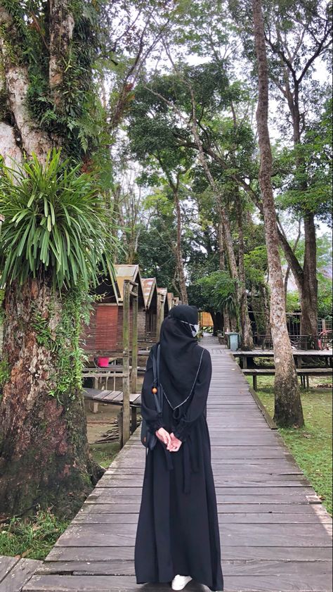 Muslimah Aesthetic Outfit, Bridesmaid Celana, Ootd Hijab Simple, Hijab Hipster, Travel Photoshoot, Muslimah Outfit, Stylish Hijab, Hijabi Aesthetic, Muslimah Aesthetic