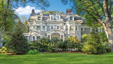 Iconic 1908 Colonial Mansion Reduced to $5.6 Million in Garden City, New York New York Mansion, Modern Glass House, Colonial Mansion, Grand Homes, City New York, Country Style Homes, Garden City, Upstate New York, Colonial House