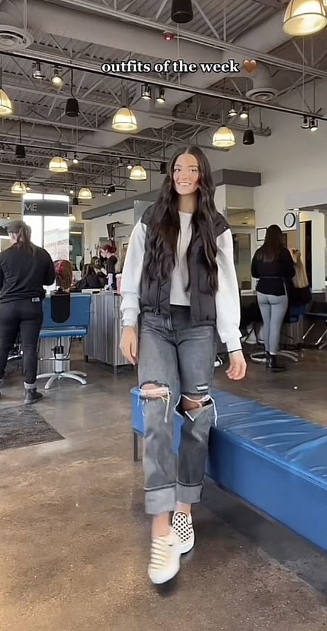 Outfits For Cosmetology School, Cosmetology Outfits Ideas, Cosmology School, Cosmetologist Outfit, Cosmetology School Outfits, Modest Christian Clothing, Utah Girl, White Girl Outfits, Everyday Fits