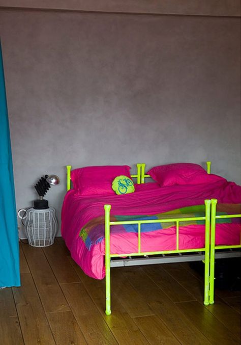 22 Neon colors room decor ideas - Little Piece Of Me Neon Bedding, Neon Bedroom, Dopamine Decor, Neon Room, Senior Project, Ideas Hogar, Design Del Prodotto, Apartment Furniture, New Room