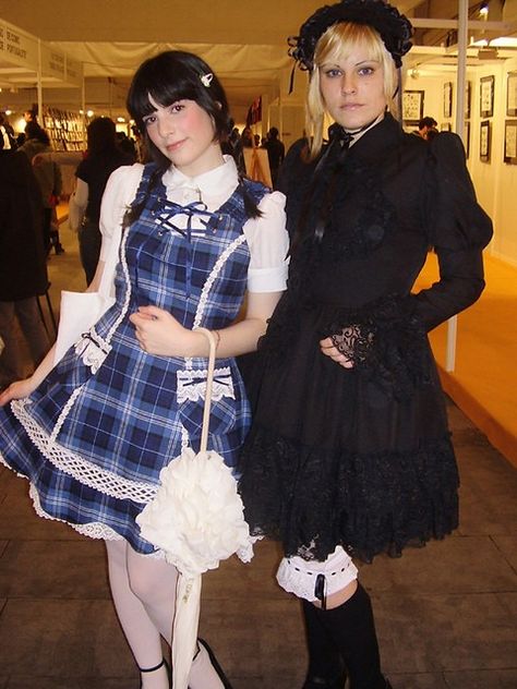 V Salón del Cómic de Getxo. Me (left): JSK, parasol and tote bag: Baby, The Stars Shine Bright Ruth: All handmade. Baby The Stars Shine Bright, Lolita Fashion, Shine Bright, Harajuku, Tote Bag, Stars