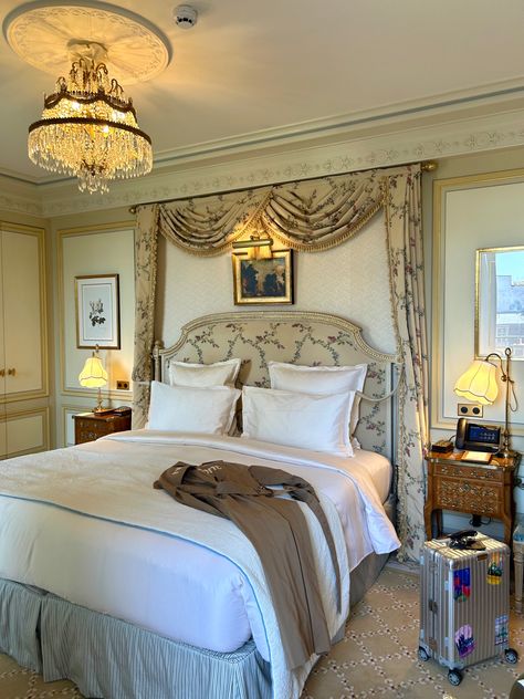 Ritz Hotel Bathroom, Ritz Paris Bedroom, Paris Ritz, Ritz Hotel Paris, Hotel Inspired Bedroom, Birthday In Paris, France Hotel, Living Rich, The Ritz Paris