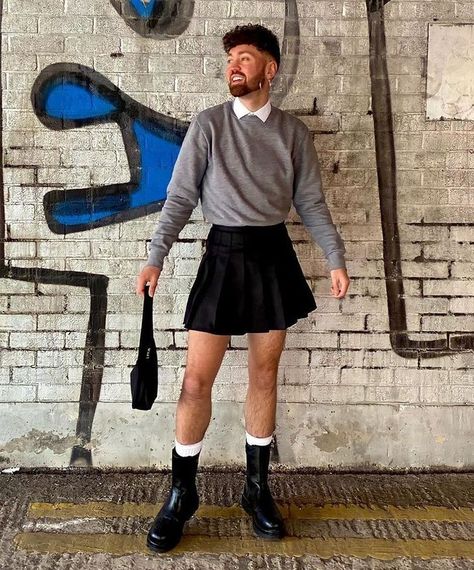 Men Wearing Skirts, Gender Fluid Fashion, Genderless Fashion, Skirts And Dresses, Future Outfit, Kinds Of Clothes, Feminine Outfit, And Dresses, Wearing Clothes