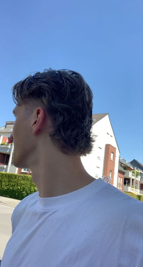 Mens Straight Hair, Mens Haircuts Thick Hair, Modern Mullet Haircut, Mullet Haircuts, Mullet Fade, Top Hairstyles For Men, Mens Haircuts Short Hair, Men Haircut Curly Hair, Mullet Haircut