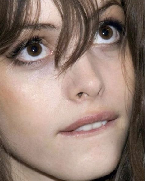 Doe Eye Makeup, Kemp Muhl, Doe Eyes, Brown Eyed Girls, Soft Grunge, Short Hairstyles For Women, Brown Eyes, Beauty Face, Makeup Inspo