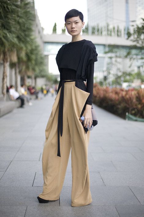 Pantalon beige et noir The Sartorialist, Vanessa Jackman, Belle Silhouette, Women Street, Business Outfit, Fashion Studio, Street Chic, Popsugar, Street Fashion