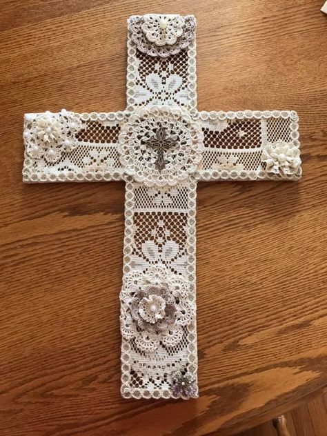 Girl Appartement, Wood Crosses Diy, Moodboard Theme, Wooden Cross Crafts, Catholic Aesthetic, Hand Painted Crosses, Doily Art, Winter Wishlist, Flaming Heart