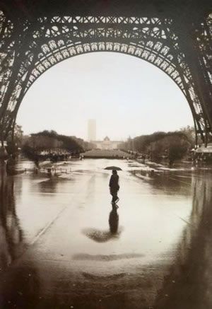 Face of Paris Optical Illusion - Neatorama Foto Tips, Paris Photo, Illusion Art, Foto Art, The Eiffel Tower, Pics Art, In The Rain, Optical Illusions, White Photography