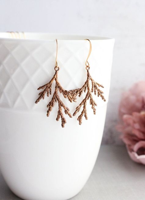 Cedar Branch, Pine Needle Crafts, Wedding Rose Gold, Unique Dangle Earrings, Woodland Earrings, Branch Earrings, Wedding Rose, Earrings Nature, Arrow Earrings