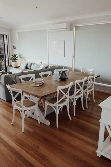 Modern Hamptons Dining Room, Hamptons Style Dining Room, Modern Hamptons Bathroom, Hamptons Dining Room, Grey Round Dining Table, Hamptons Bathroom, Hamptons Dining Table, Hamptons House Interior, Hampton Furniture