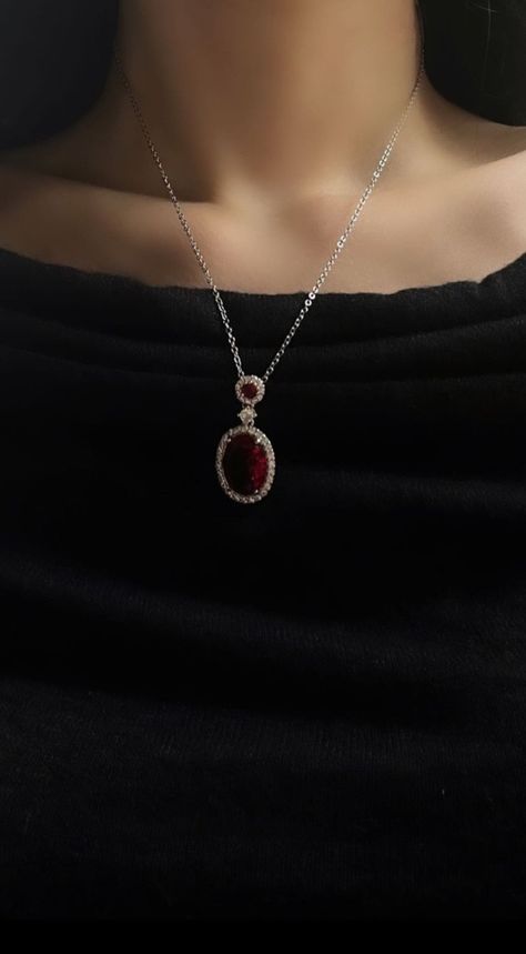 Dark Feminine Necklace, Dark Feminine Jewelry Aesthetic, Vampire Necklace Aesthetic, Persephonesblood Alessia, Alessia Core, Scorpio Fashion, Rich Girl Style, Vampire Necklace, Venus Fashion