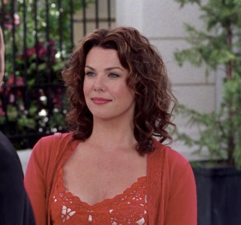 Lorelai Gilmore Hair Curly, Lorelai Gilmore Haircut, Loralie Gilmore Hair, Lorelei Gilmore Hair, Lorelai Gilmore Hairstyle, Lorelai Gilmore Makeup, Lauren Graham Hair, Lorelai Hair, Lorelai Gilmore Hair