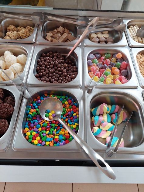 Ice Cream Business Ideas, Ice Cream Business, Waffle Ice Cream, Sundae Bar, Bubble Waffle, Amazing Desserts, Yummy Ice Cream, Ice Cream Treats, Cream Desserts