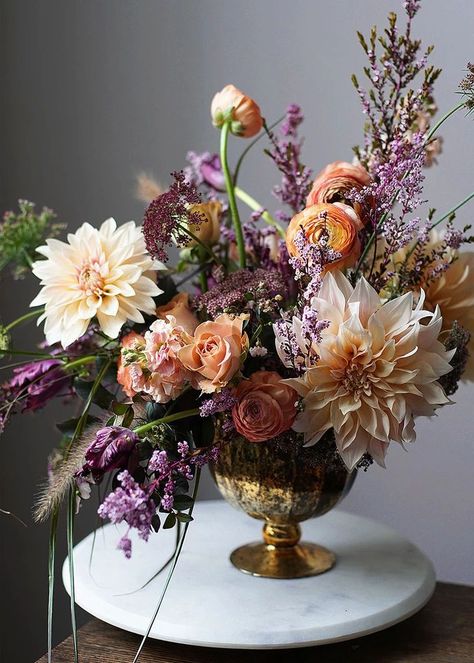 Vintage Flower Arrangements, Tafel Decor, Dutch Masters, Fall Flower Arrangements, Fall Floral Arrangements, Fall Arrangements, Adored Vintage, Cut Flower Garden, Bouquet Arrangements