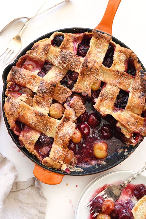 Skillet Cherry Pie Cherry Recipes Dessert, Skillet Desserts, Caramel Apple Pie, Foodie Crush, Cast Iron Skillet Recipes, Cast Iron Recipes, Cherry Recipes, Cherry Pie, Pie Dessert